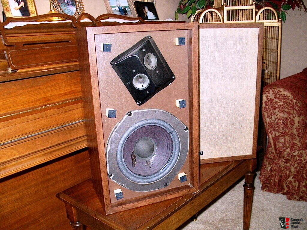 Ultra Rare VINTAGE ADVENT MODEL 2 SPEAKERS Photo 130037 Canuck Audio Ultra Rare VINTAGE ADVENT MODEL 2 SPEAKERS Photo 130037 Canuck Audio