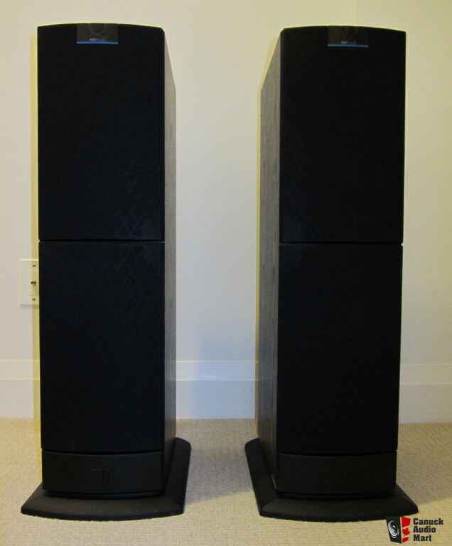 KEF Q Series Q30 Medium sized 2 way Floorstanding Speaker Pair Photo kef-q-series-q30-medium-sized-2-way-floorstanding-speaker-pair-photo