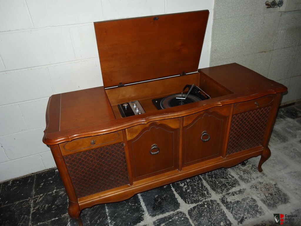Vintage Radio Record Player 39