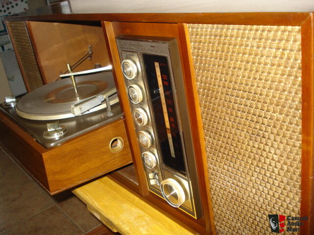  AM/FM Stereo Radio and Phonograph Photo 910162  Canuck Audio Mart