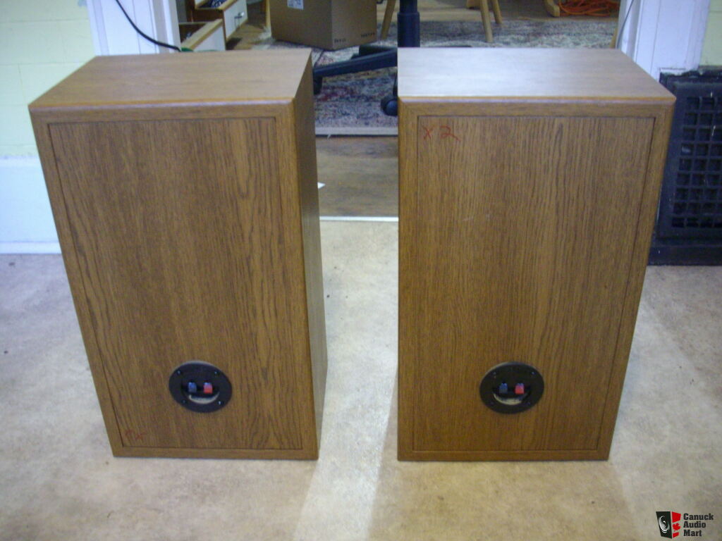 Infinity Reference II Bookshelf speakers. EXCELLENT Sound! Photo