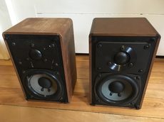 Realistic Minimus 7w Small Bookshelf Speakers Walnut Veneer For