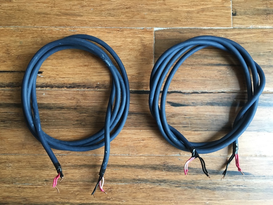 Audioquest Type 4 Speaker Cables 2 x 8 Feet (Pair) For Sale Canuck