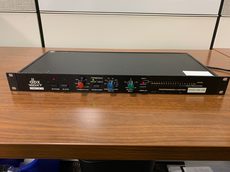 DBX 160XT Stereo Compressor / Limiter Rackmount x 2 For Sale
