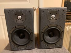 B&W DM303 Bookshelf Speakers For Sale - Canuck Audio Mart