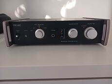 TEAC HA-501 Headphone amp dual mono with unique damping adjustment