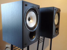 KEF Q15.2 Bookshelf/Stand-Mount Speakers For Sale - Canuck Audio Mart