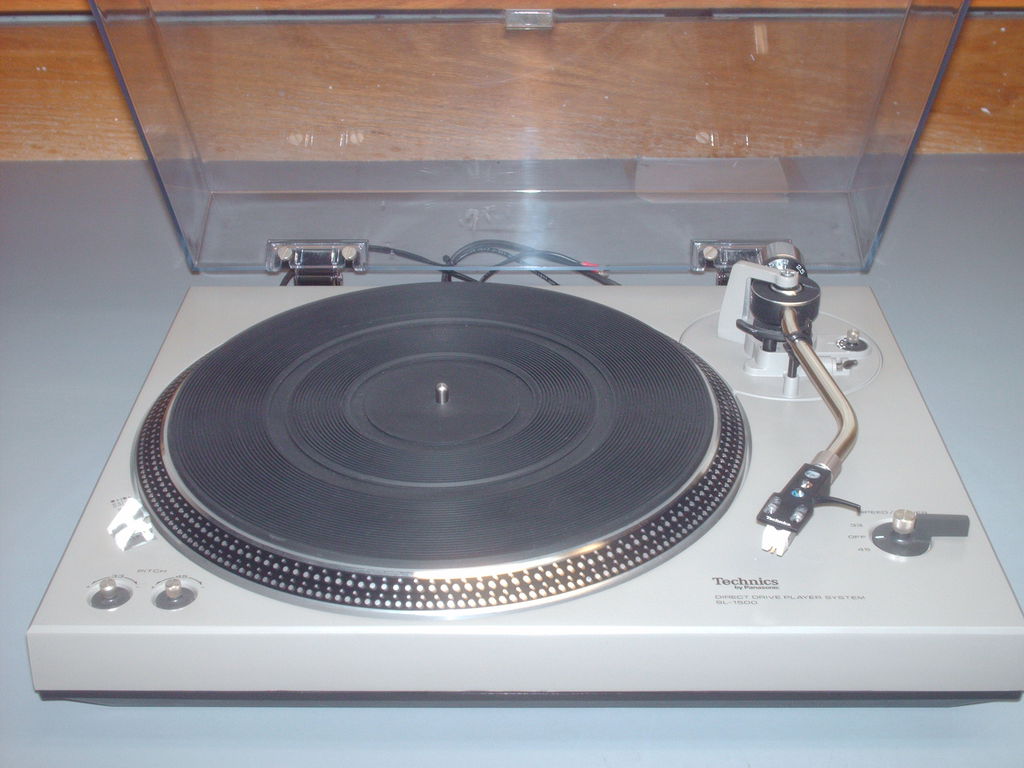 Technics SL-1500 Turntable For Sale - Canuck Audio Mart