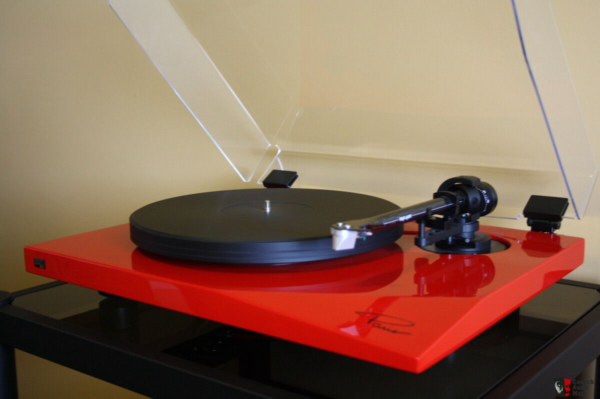 Oracle Paris MkV turntable w Oracle carbon fibre tonearm and HO-MC 