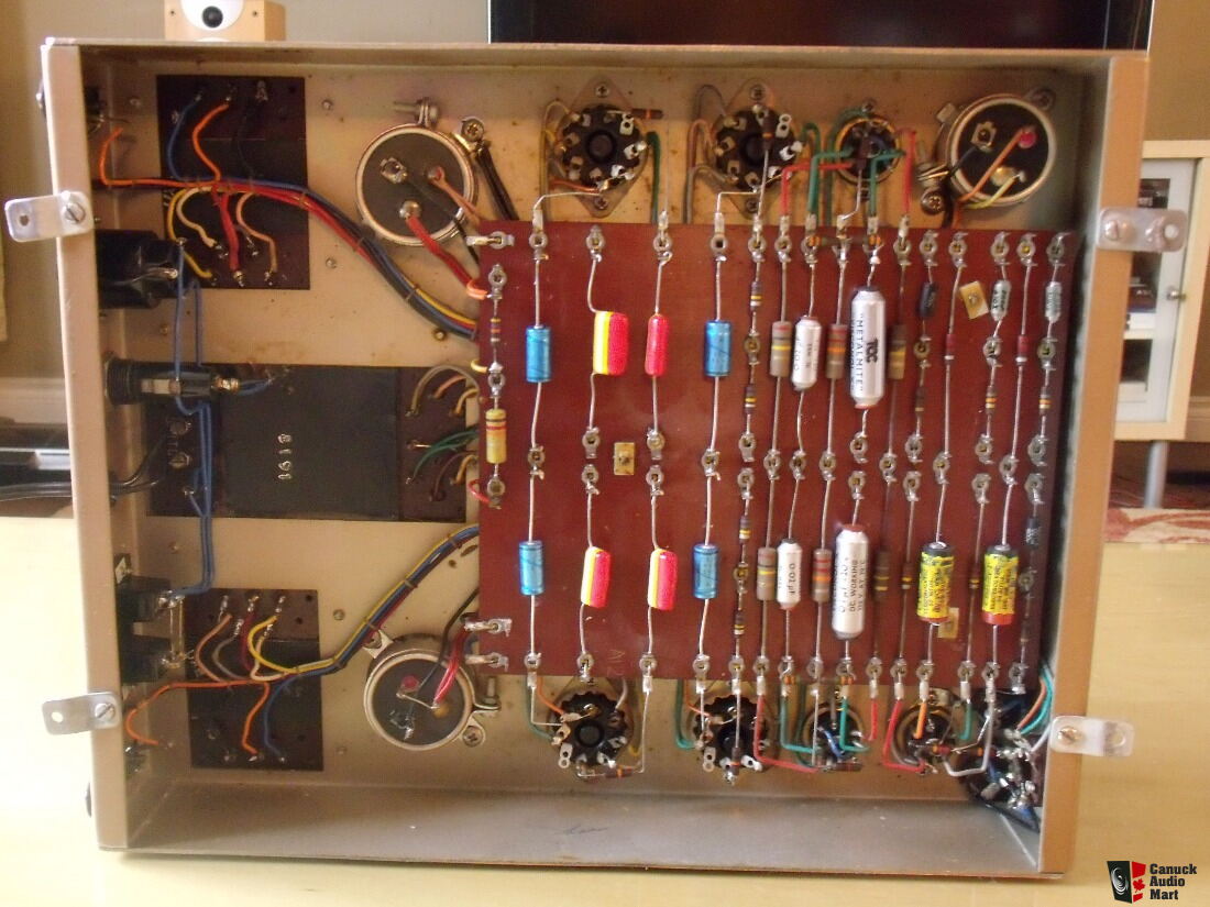 1166207-49002595-1959-leak-stereo-50-tube-amp-with-rare-gold-point-one-stereo-preamp.jpg