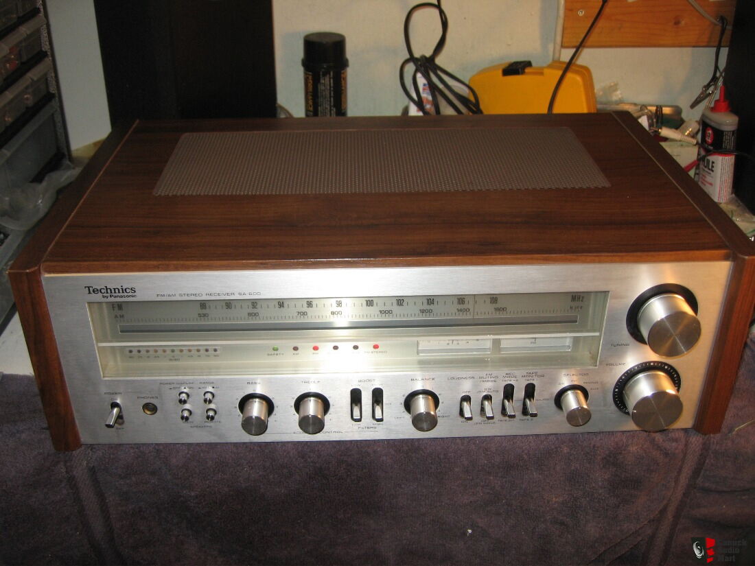 Vintage Technics SA-600 AM/FM Stereo Receiver-A Classic !!