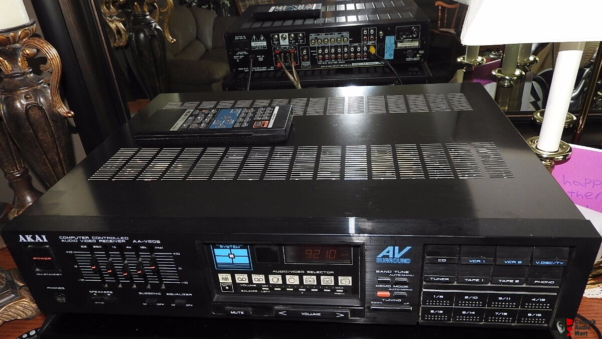 MINT 1986 AKAI AA-V205 Stereo Receiver with remote Japan crafted