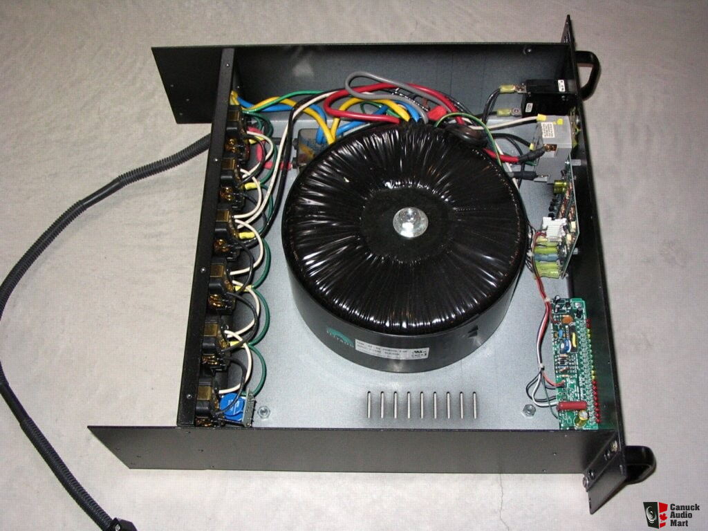 Furman IT-1220 20 Amp Balanced Isolation Transformer Power Conditioner  Photo #130371 - Canuck Audio Mart