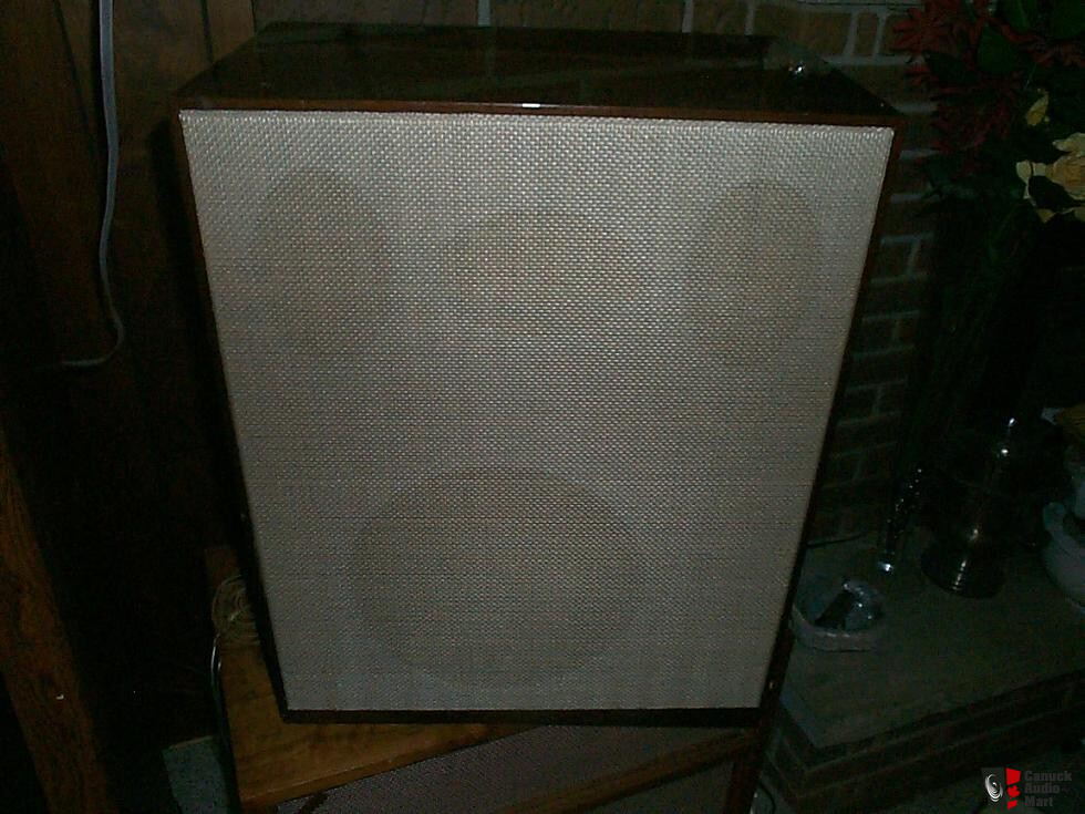 Grundig HiFi Box 210a begagnade stativhögtalare från