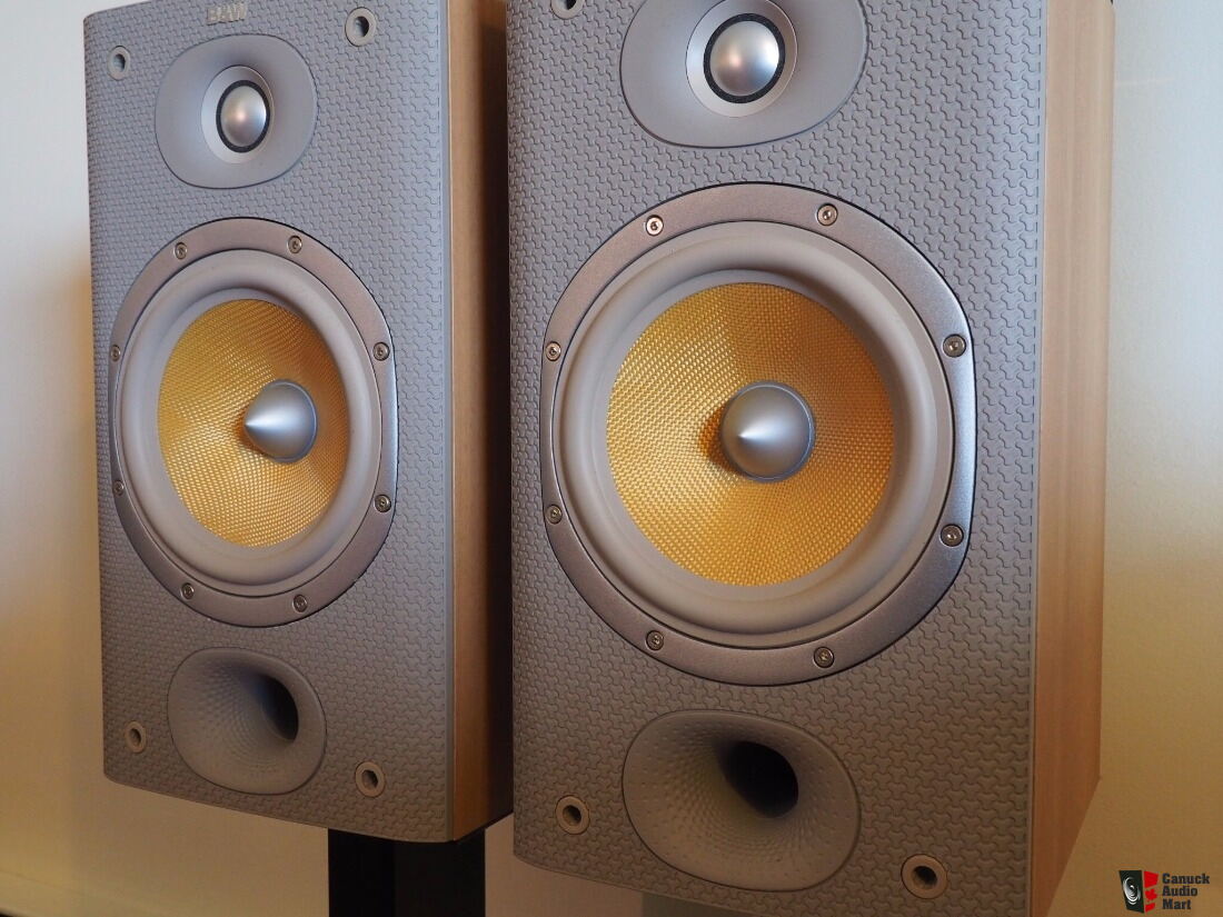 B&W (Bowers & Wilkins) DM601 S3 Bookshelf Speakers - Perfect