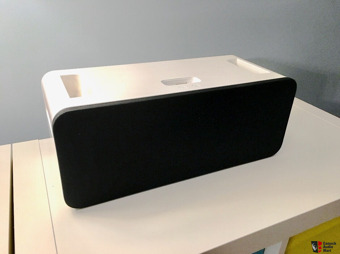 Apple iPod Hifi - powered speaker/dock with AUX-in