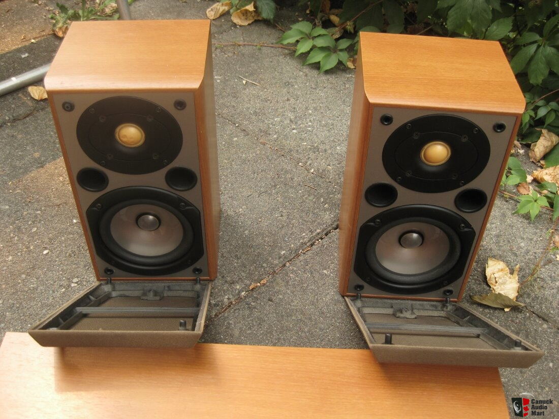 Yamaha NS-90 Speakers and a Centre Channel Speaker NS-C120 For 