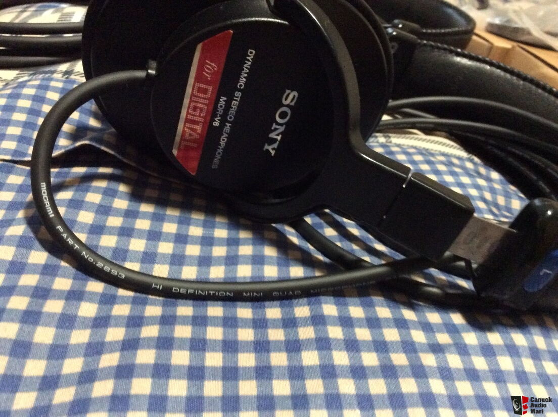 Sony Studio Headphones 2 Pair MDR-CD900ST(Japanese Import ) MDR-V6 (Price  to Sell) Photo #1681903 - US Audio Mart