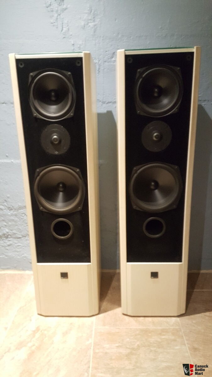 tower speakers under 1000