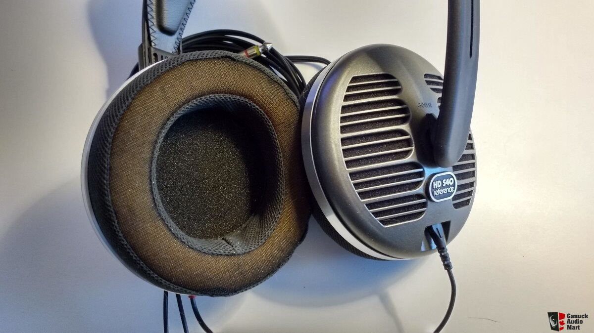 Sennheiser HD540 Reference, Incredible Shape with Original Pads, For Trade  Photo #1785410 - Canuck Audio Mart