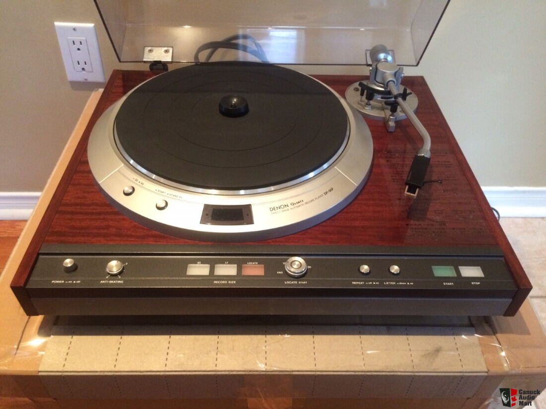 Beautiful Denon DP-50F turntable, in MINT condition For Sale