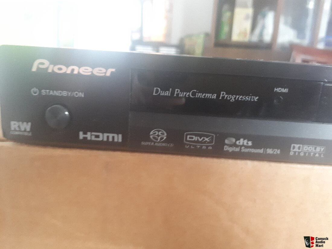 Pioneer  DV- 610av-s DVD player