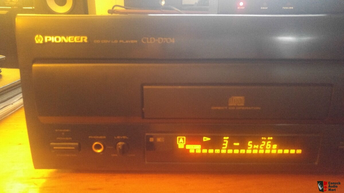 Pioneer CLDD704 Laserdisc Player+B&K DT1 RF Demodulator Photo