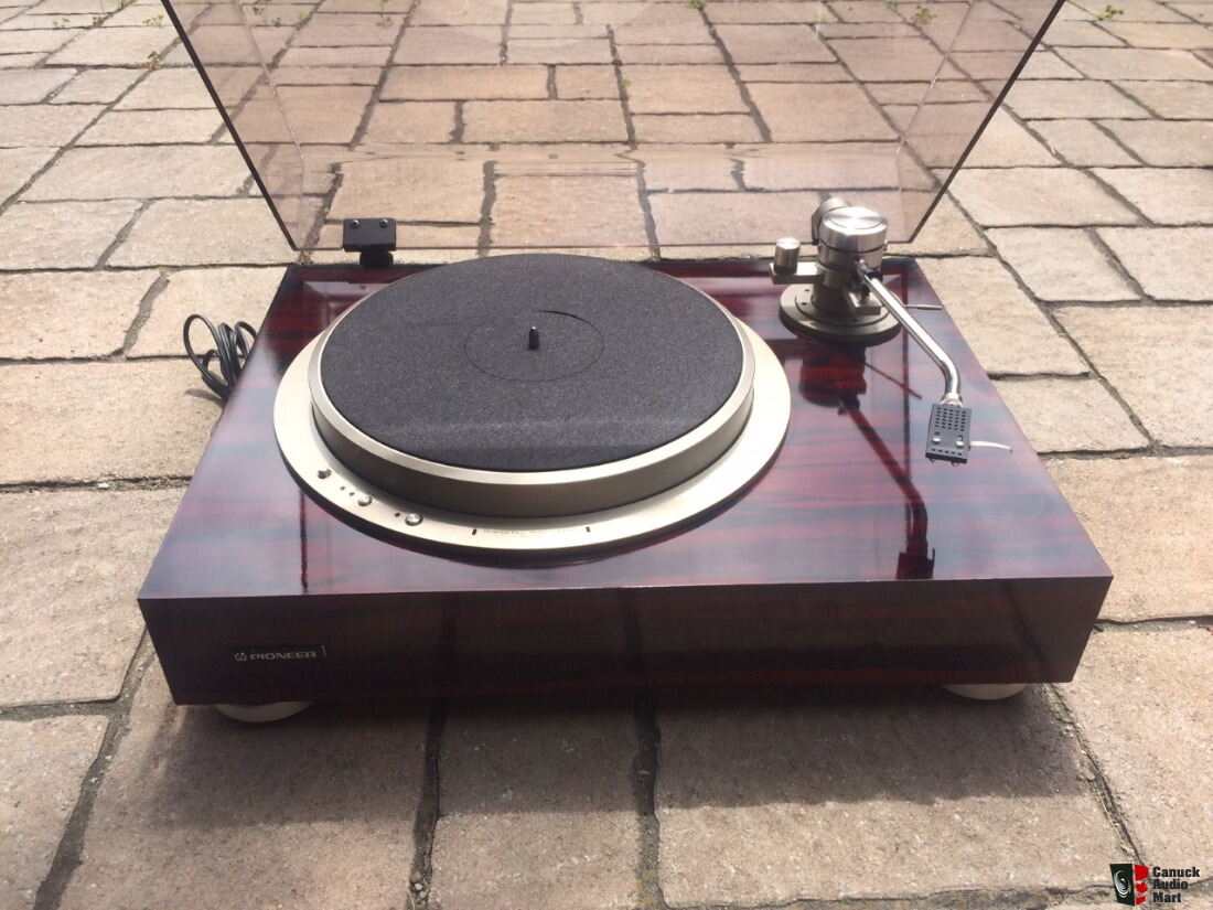 Pioneer PL-70 high end turntable with long tonearm in