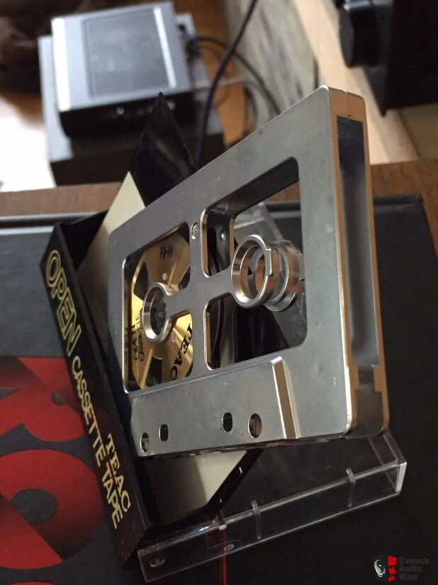 https://img.canuckaudiomart.com/uploads/large/1952432-teac-open-cassette-tape.jpg