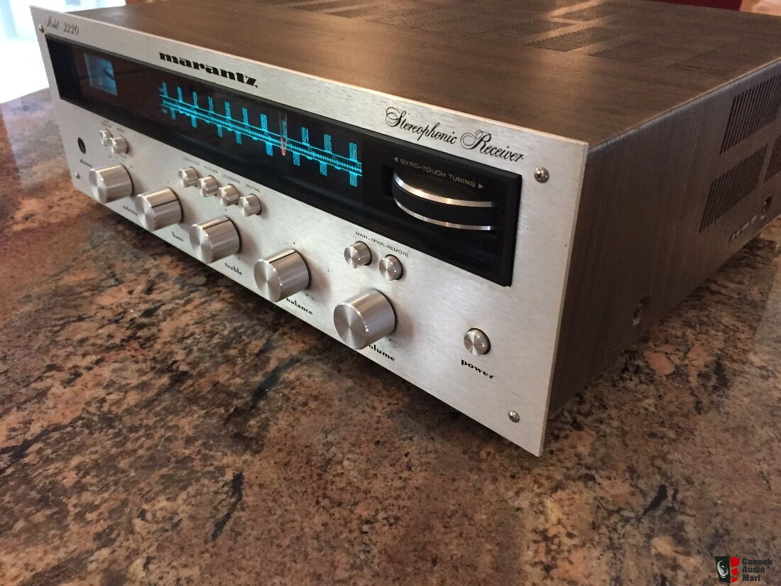 Marantz 2220 Receiver (FM Tuner, Preamp+Amp, Phono Stage) Beautiful