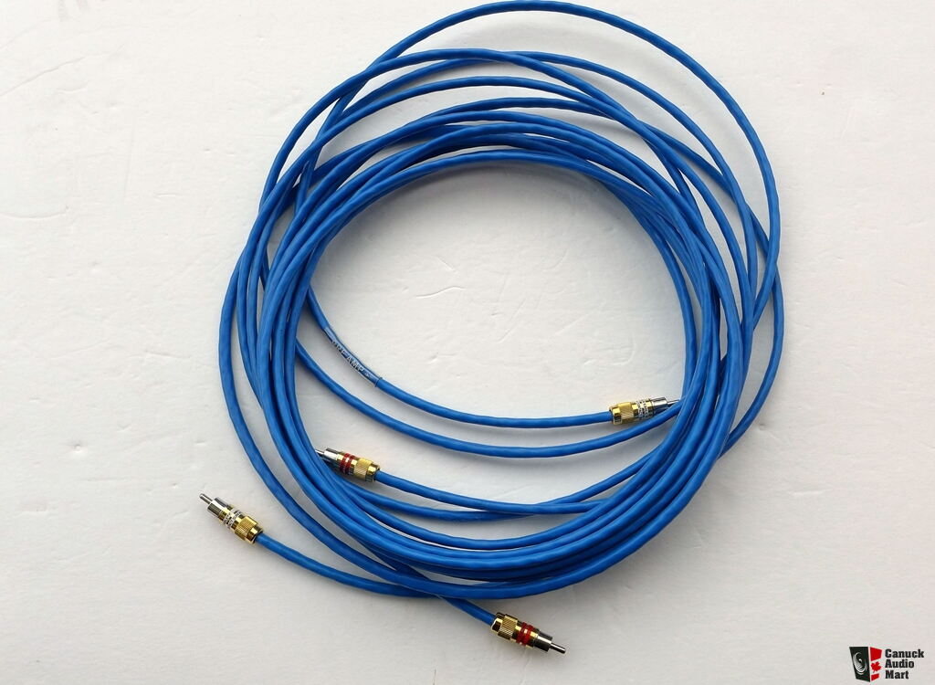 Perfect length interconnect cables for the active monitor speakers