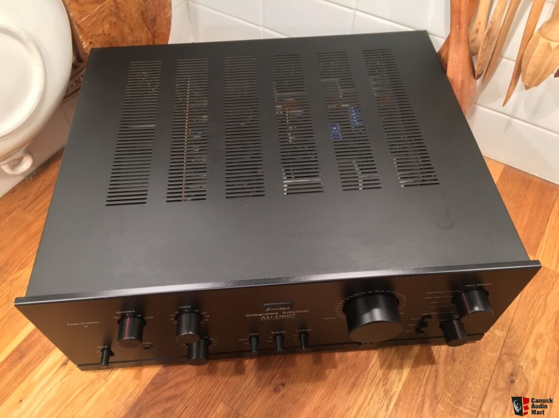 Sansui AU-D607 Amplifier DC 70 rms channel perfect working Photo