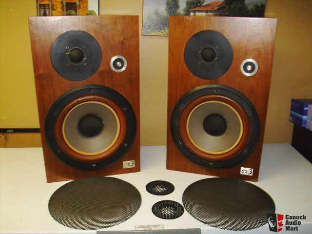 Victor Company of Japan model SX-3 ll 2 way speakers For Sale