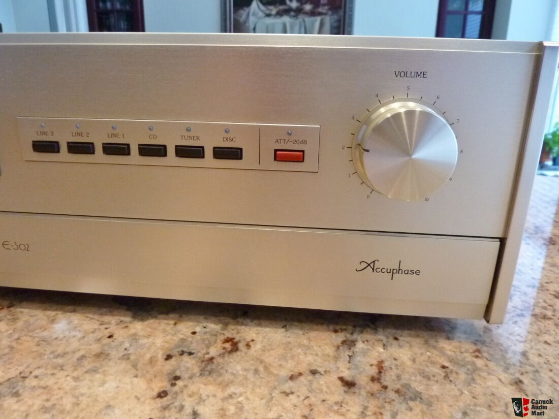 Accuphase E 302 Integrated Amplifier In Like New Condition Photo Canuck Audio Mart