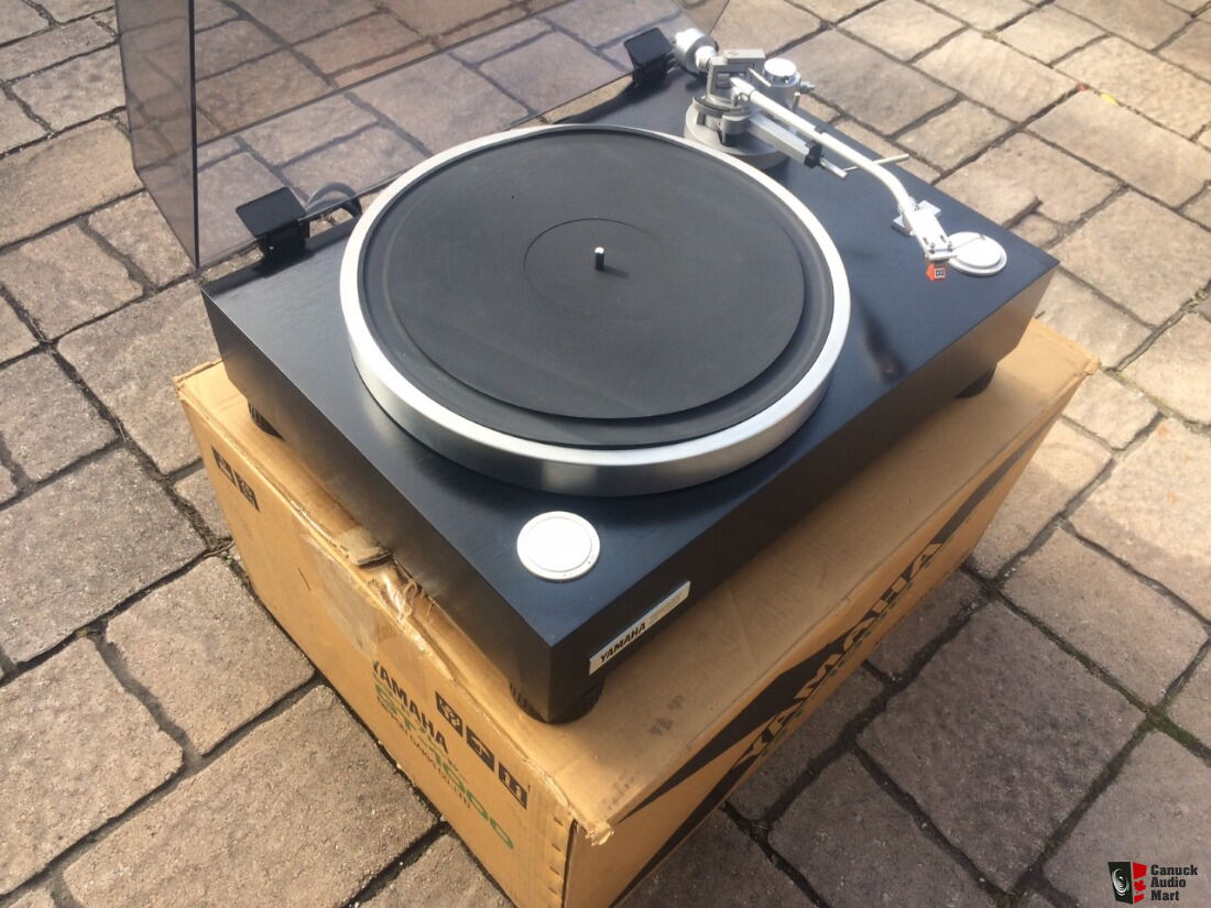 Yamaha GT-1000 Direct Drive turntable made by Micro Seiki