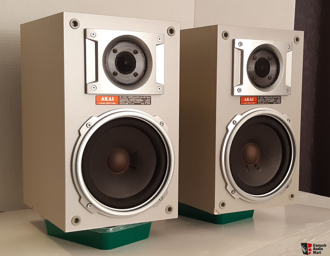 akai bookshelf speakers