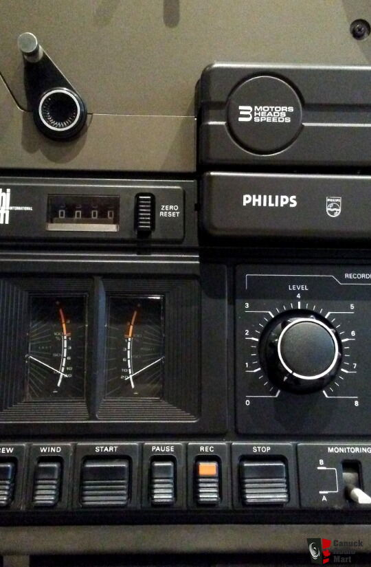 Magnétophone Tape player and recorder Philips N 4504 / Radiola EW 5504 Magnétophone Tape player and recorder Philips N 4504 / Radiola EW 5504