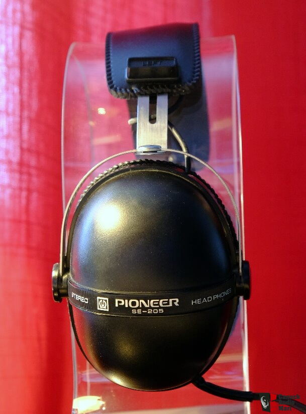 Pioneer se 2024 205 headphones