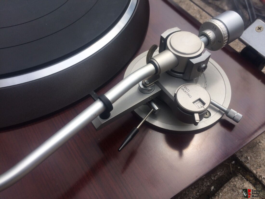 Denon DP-70M turntable in beautiful condition, looks really MINT