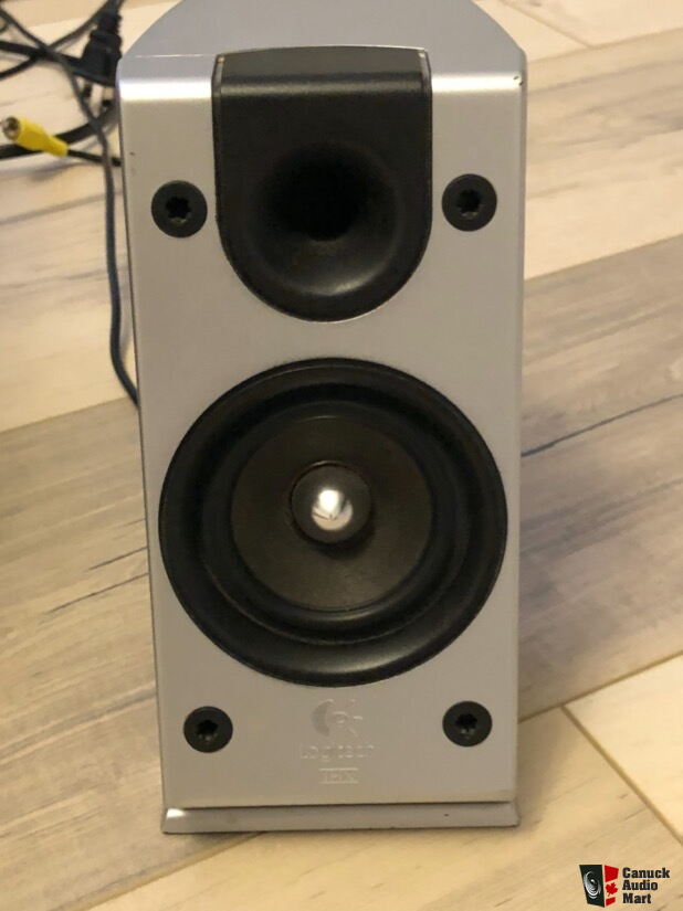 Logitech Z-2300 THX-Certified 2.1 Speaker System with Subwoofer 200W RMS