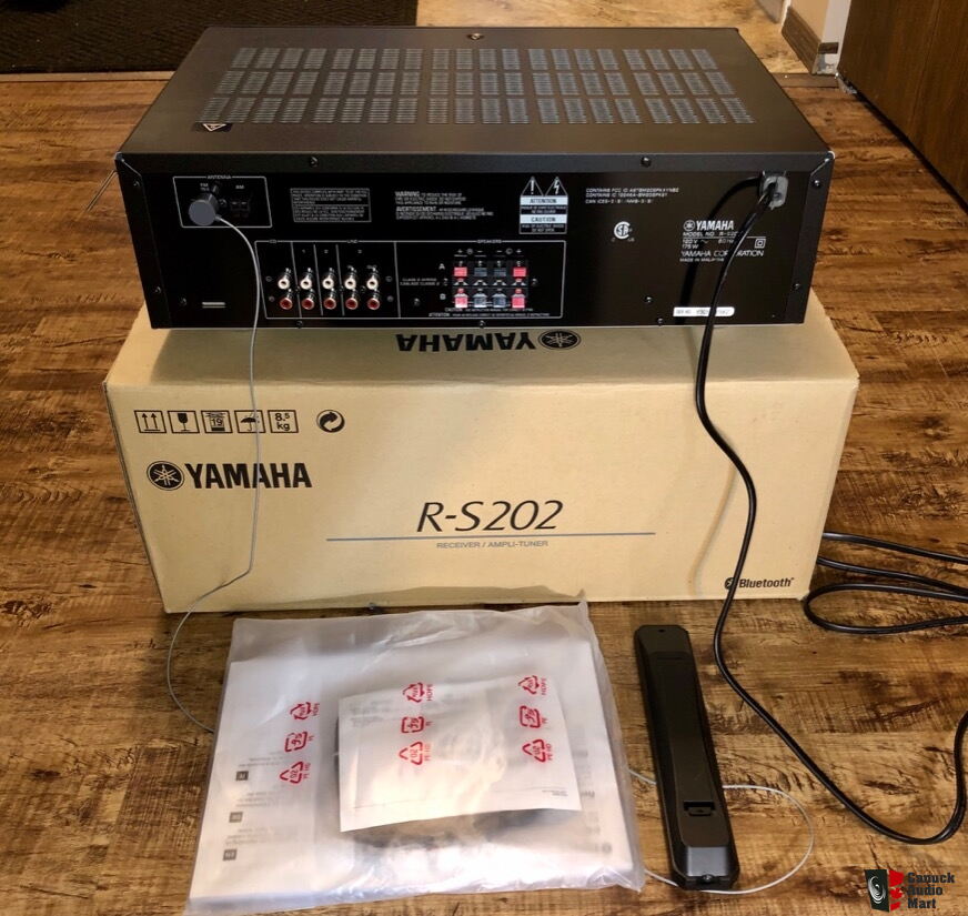 Amplificador Yamaha Stereo R-S202 Con Bluetooth