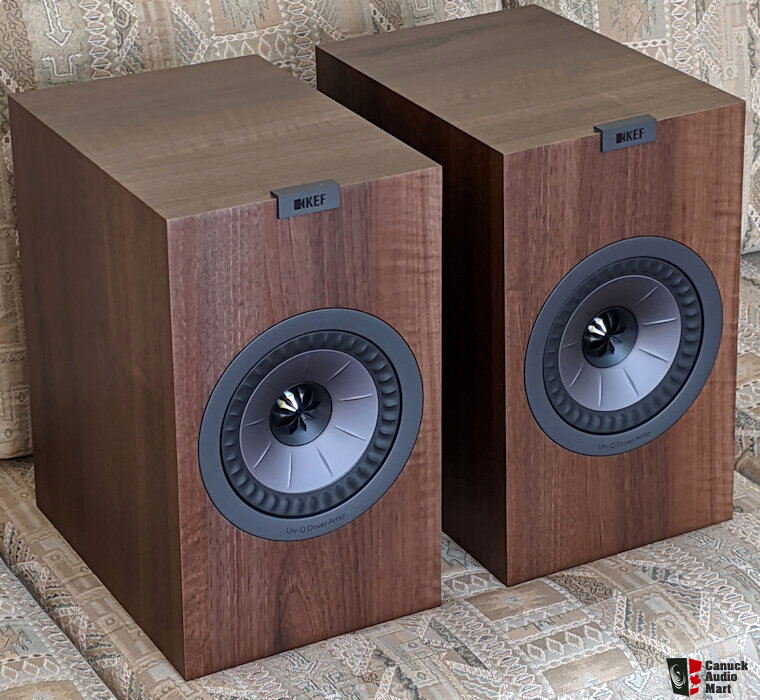 KEF Q350 Bookshelf Speakers - Walnut finish Photo #2912595