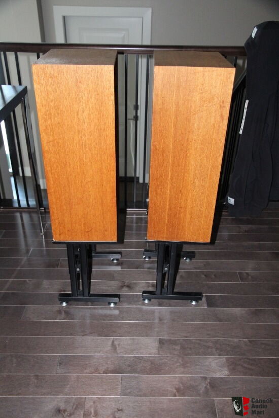 Kef deals 104ab stands