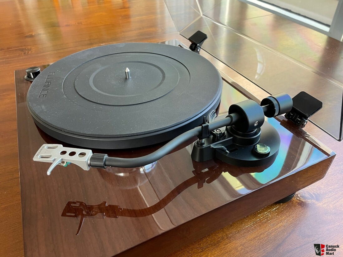 FLUANCE RT High Fidelity Turntable Photo Canuck Audio Mart