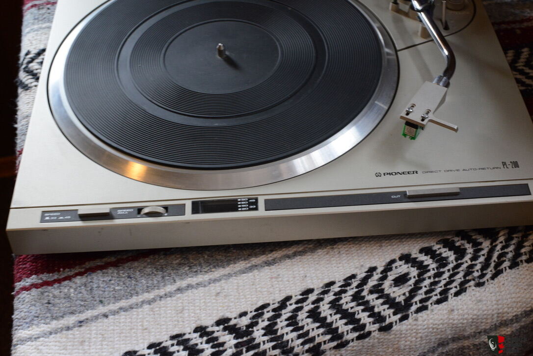 Pioneer DIRECT DRIVE AUTO RETURN PL200 Turntable Photo 3044616
