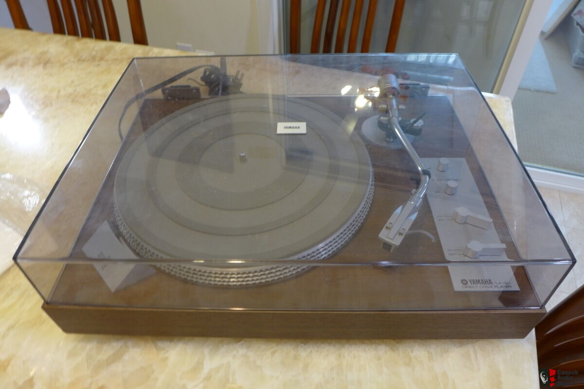 Yamaha YP-511 Turntable with Hi end Cartridge Audio-technica