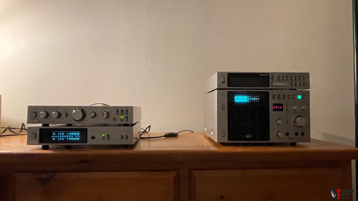 Akai UC-5 Mini System (Deck,Tuner,Pre and Power amplifier) Photo