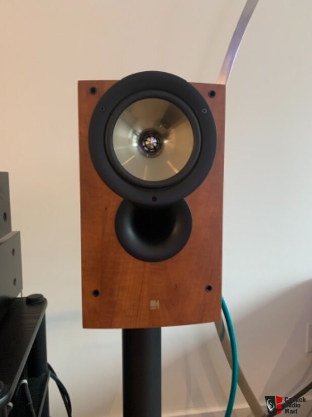 KEF iq30 bookshelf speakers Photo #3455263 - Canuck Audio Mart