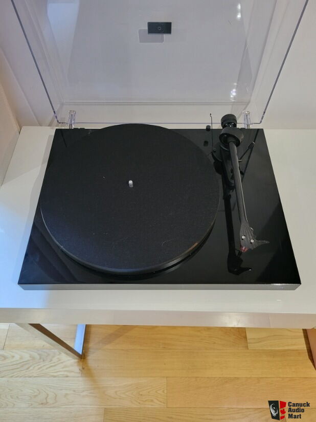 Pro-Ject Debut Carbon For Sale - Canuck Audio Mart