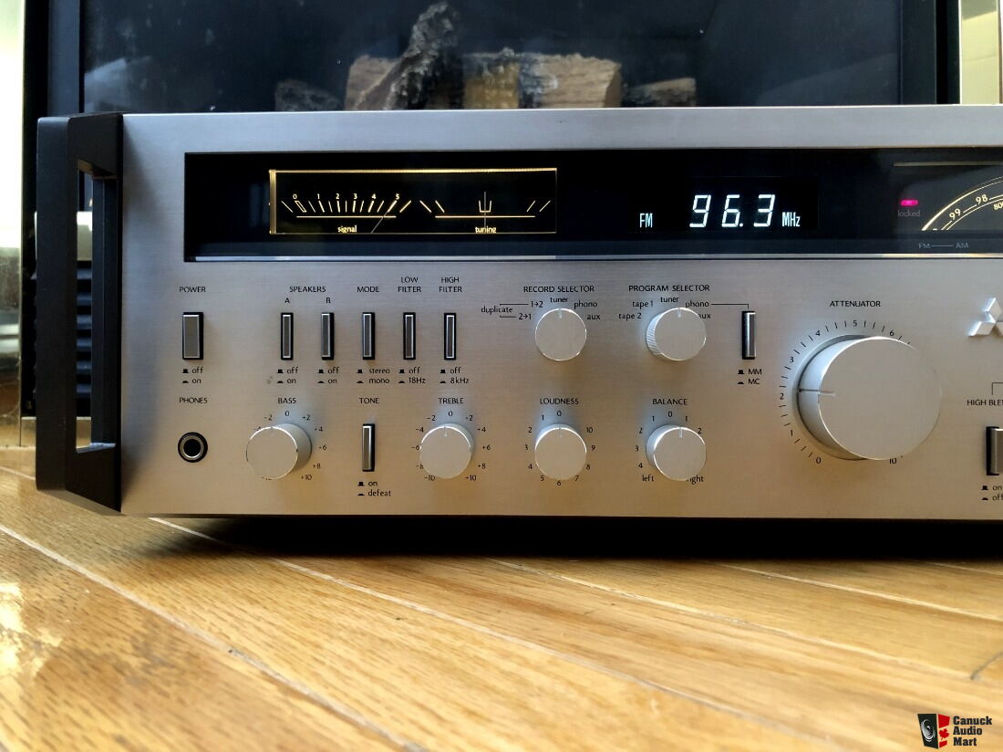 Beautiful Mitsubishi DA-R20 Stereo Receiver in Pristine Condition Photo